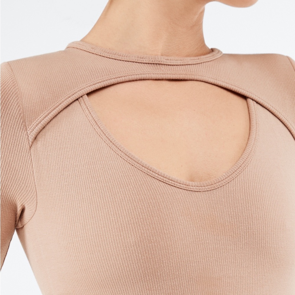 Fabletics Women’s Finely Cutout Seamless Bodysuit Ribbed Shortsleeve Desert XL - Picture 2 of 15